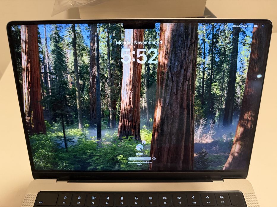 MacBook PRO 14’ 2021 16GB RAM 512 SSD