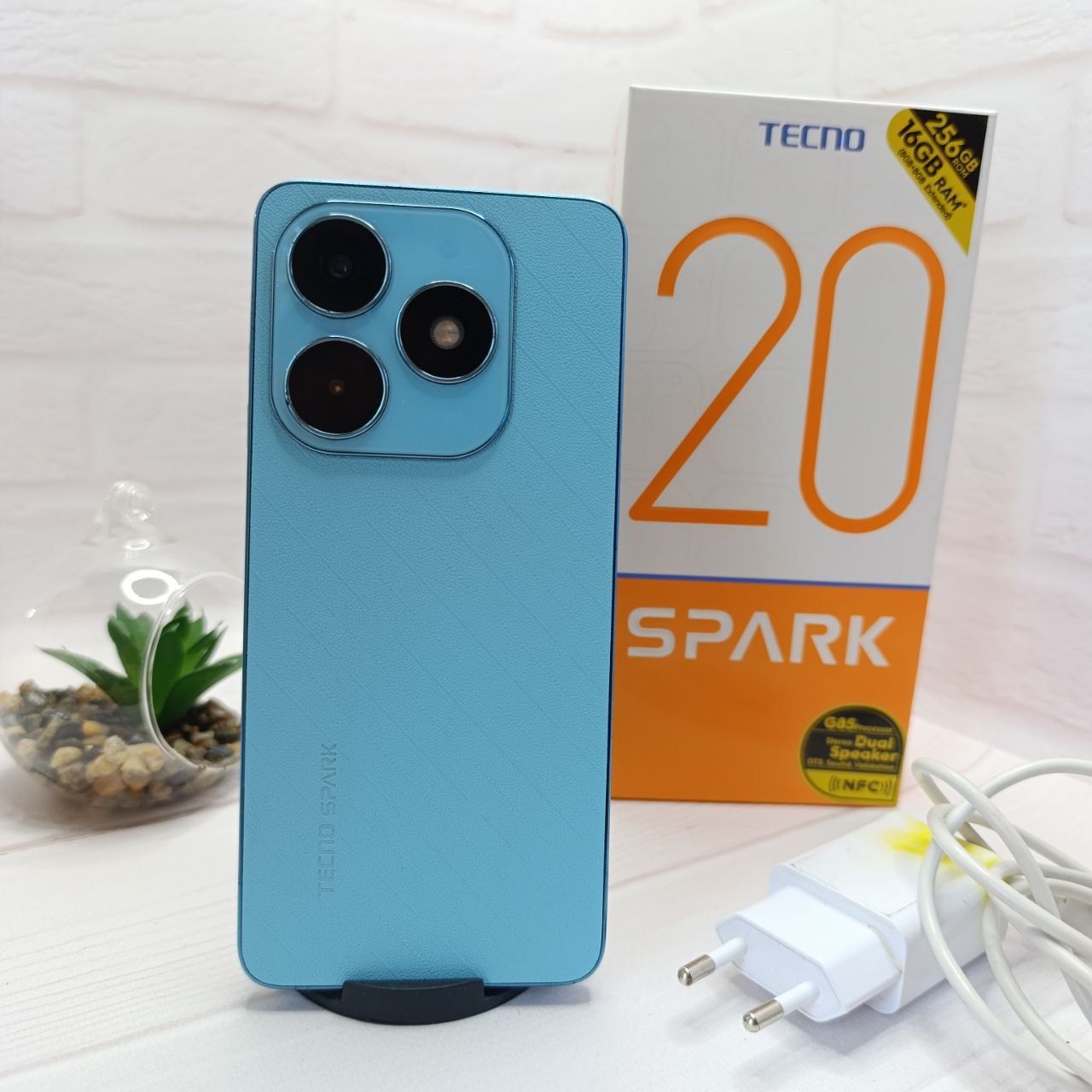 Продам телефон Tecno Spark 20 8+8/256Gb NFC в гарному стані