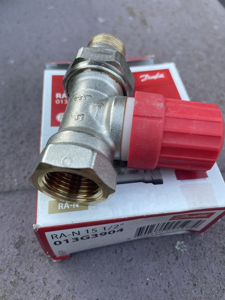 Zawór termostatyczny prosty zasilający Danfoss RA-N 15 1/2" (013G3904)
