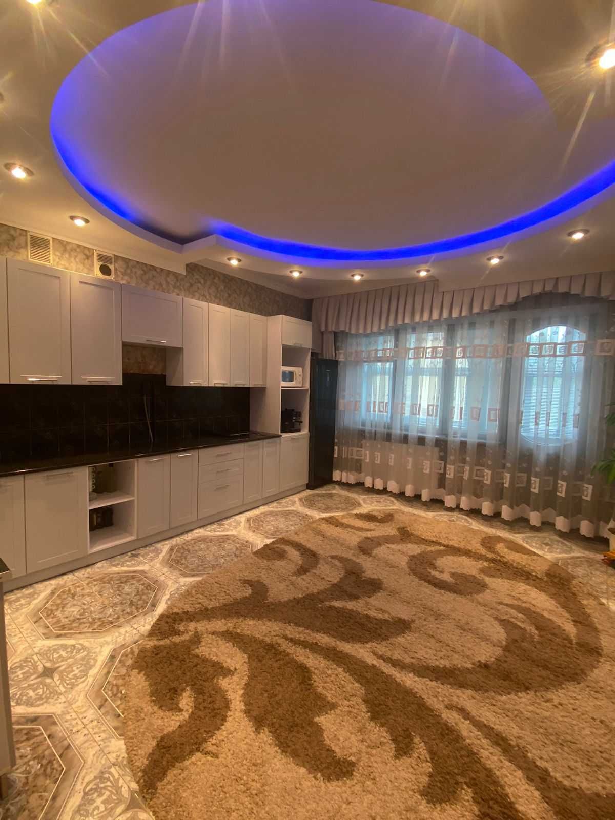 Будинок 400,0 м кв. Район вул. Жасмінна.