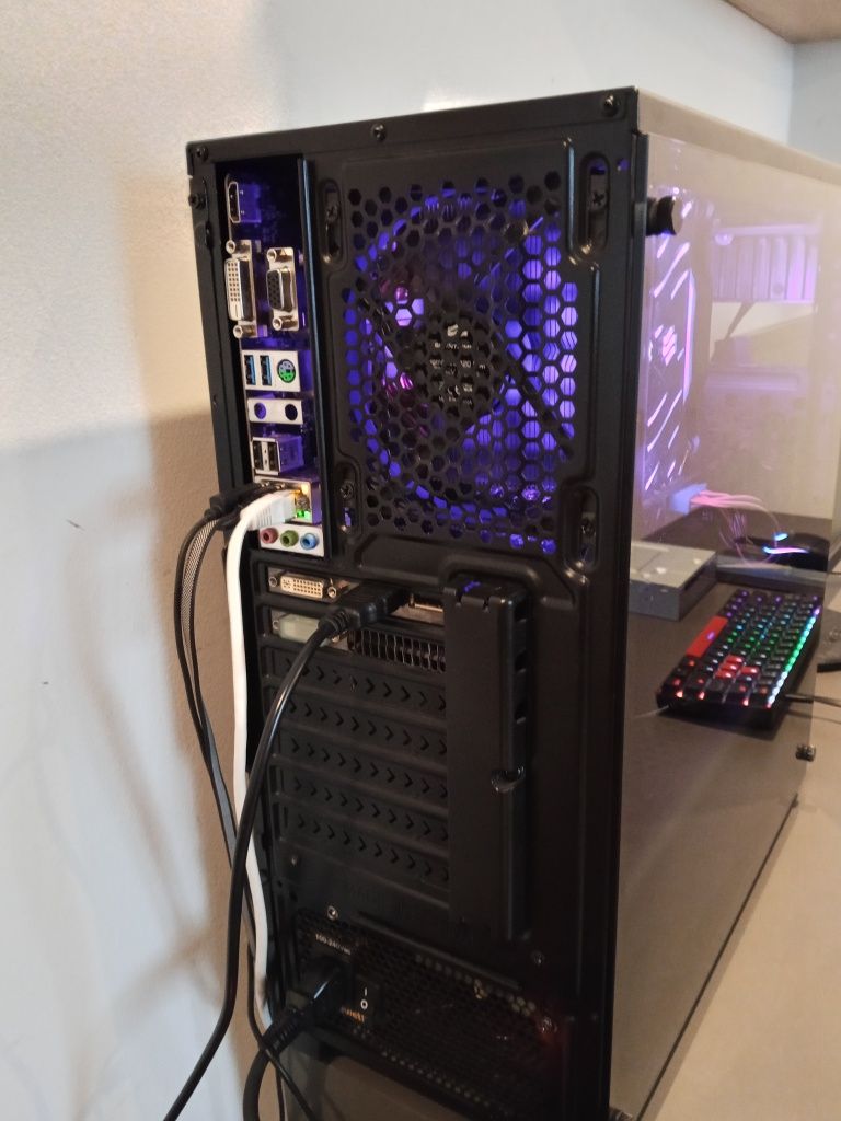 Komputer gamingowy i5-10600kf gtx 760 SSD 1tb 8gb ram bequiet 600w