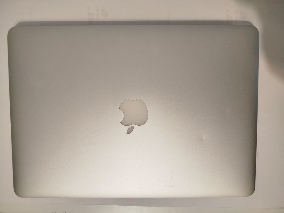 Продам MacBook Air 13 2013 i5 4/256 Gb