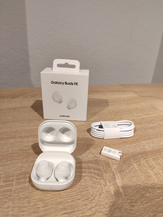Бездротові навушники Samsung Galaxy Buds FE.