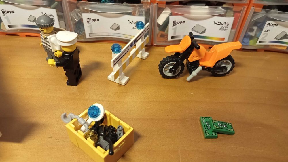 LEGO 7286 Prisoner Transport