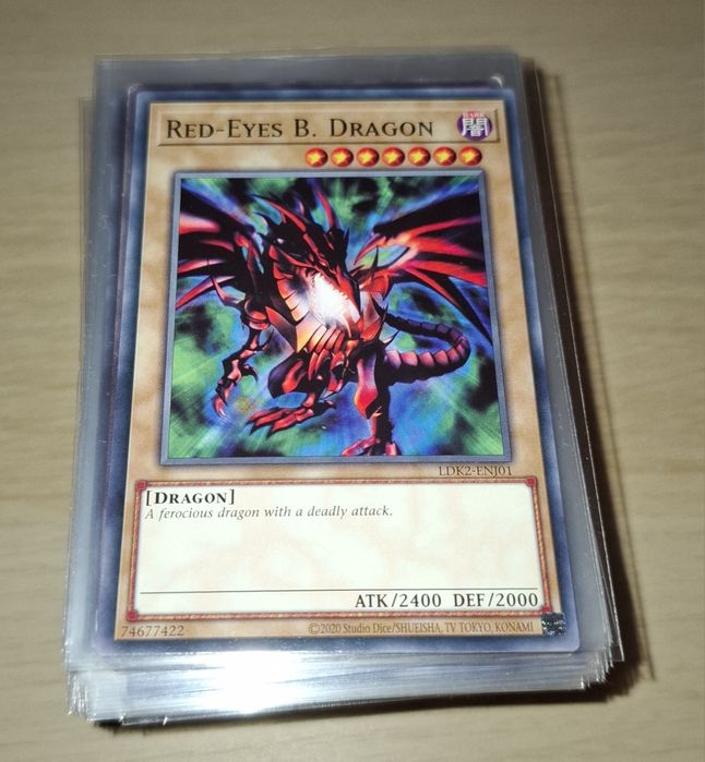 Yu-Gi-Oh! zestaw 150 kart Common (w koszulkach, bez duplikatów)