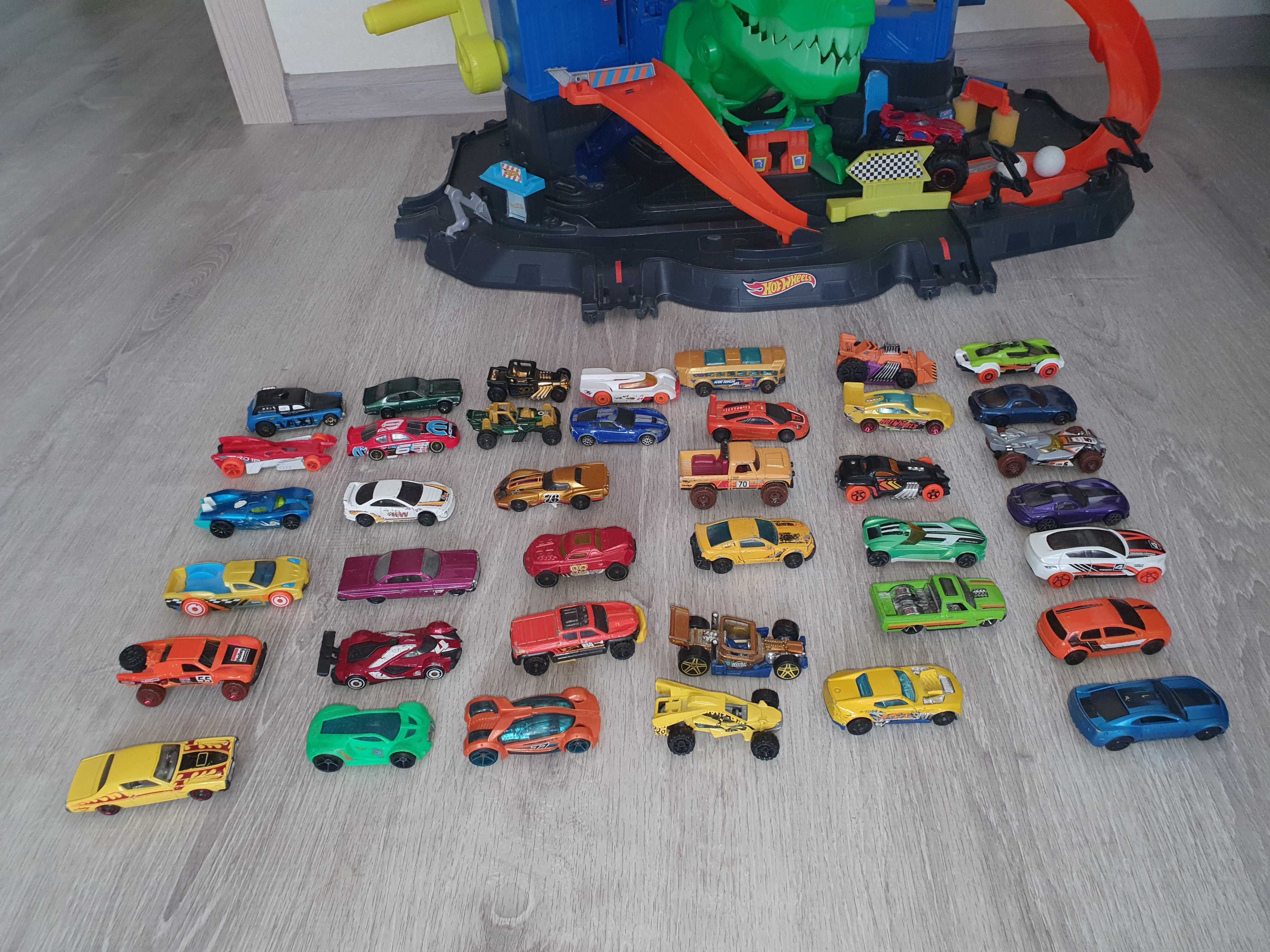 Легендарный гараж Hot Wheels T-Rex Mattel з динозавром