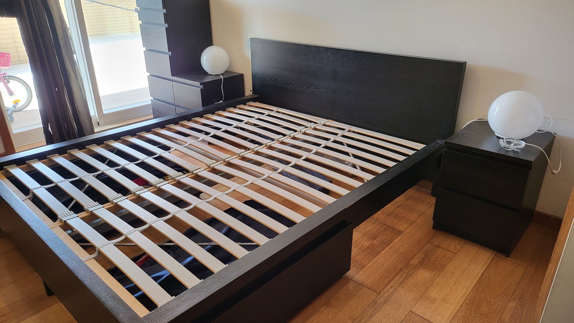 Quarto Completo (cama + colchão + mesas cabeceira + moveis + aparador)