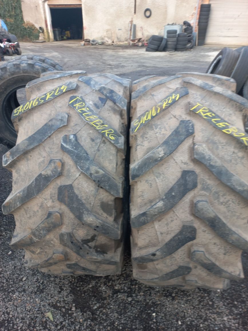 Opony 540/65R24 Treleborg.