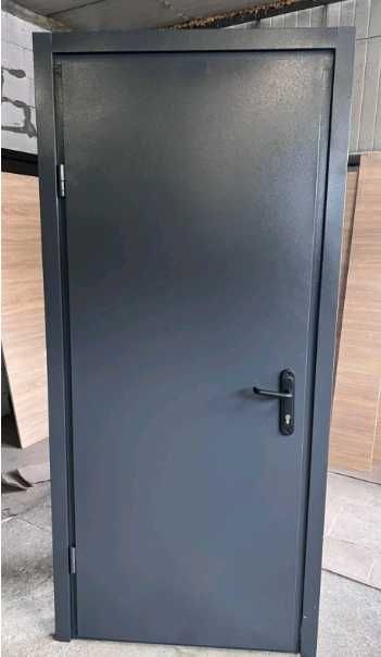 Металеві двері стандартні