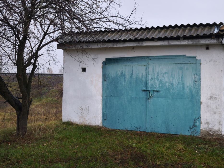 Продам гараж в Сарнах.