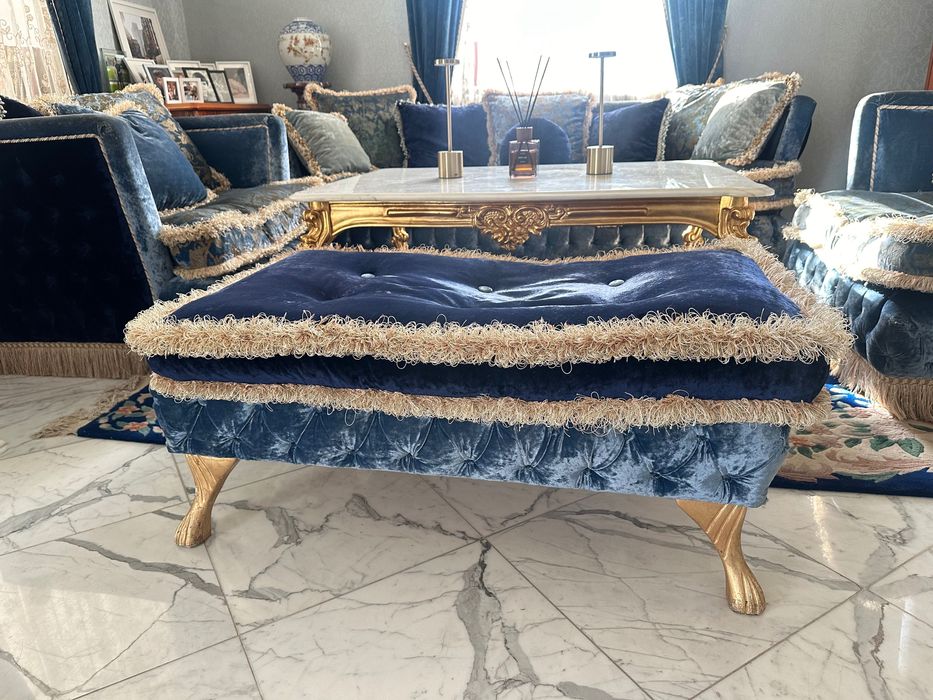 Італійські м’які меблі (дерево, бархатна оббивка, італійські тканини)