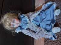 Sprzedam lalkę porcelanową w sukni noebieskiej 40 cm