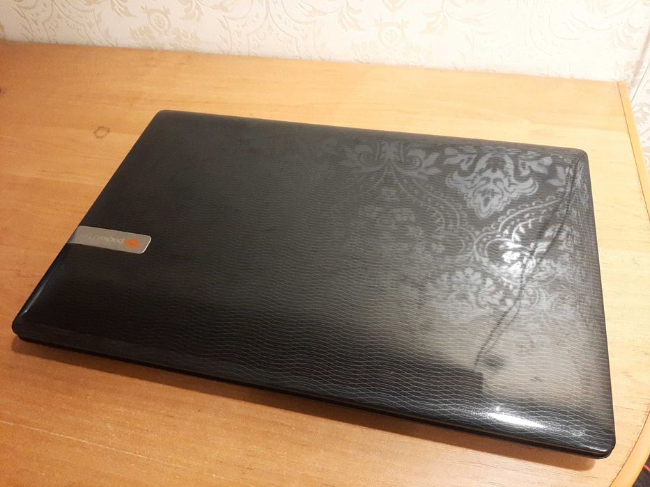 ноутбук с 1 гб видеокартой, отлично выглядит, ssd
