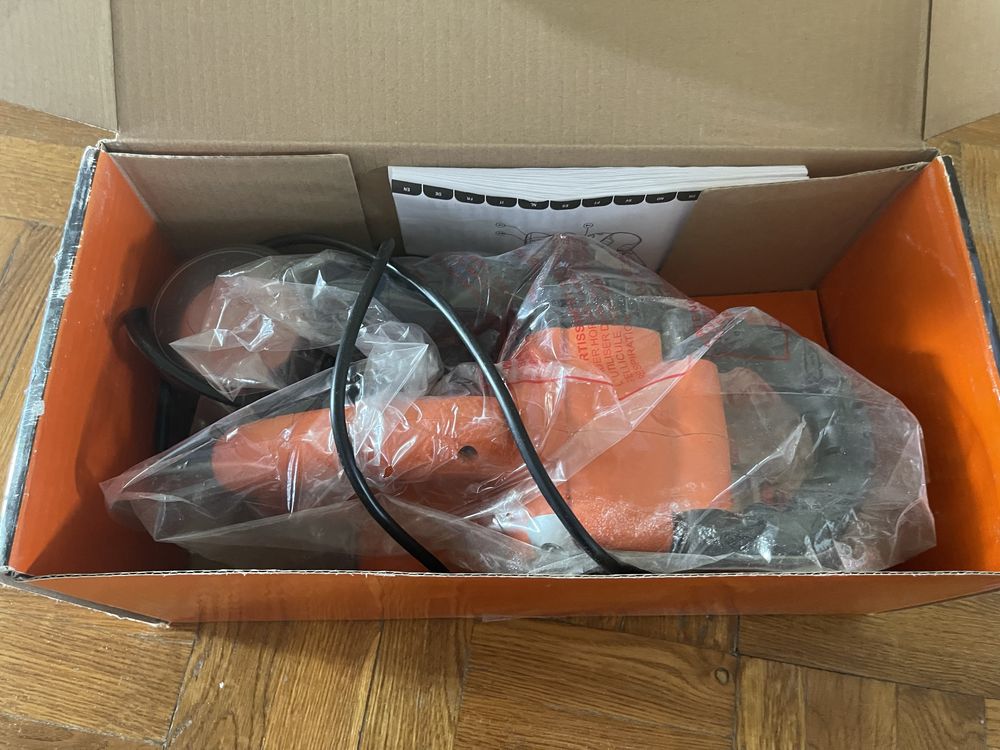 Шлифовальная машинка Black & Decker