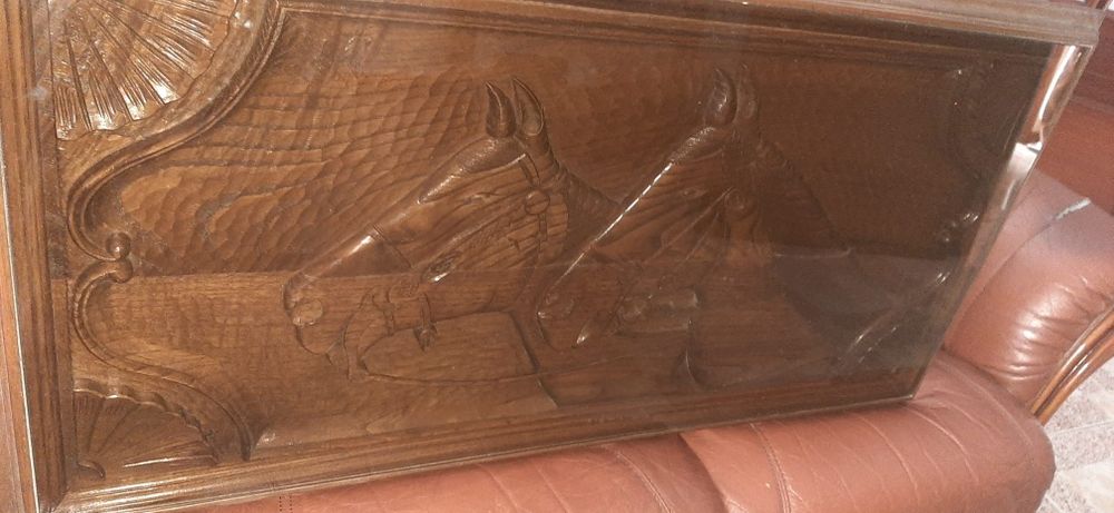 Mesa de centro com trabalhado (antigo)