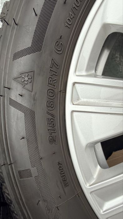 Автошини зимні BRIDGESTONE   215/60 R17