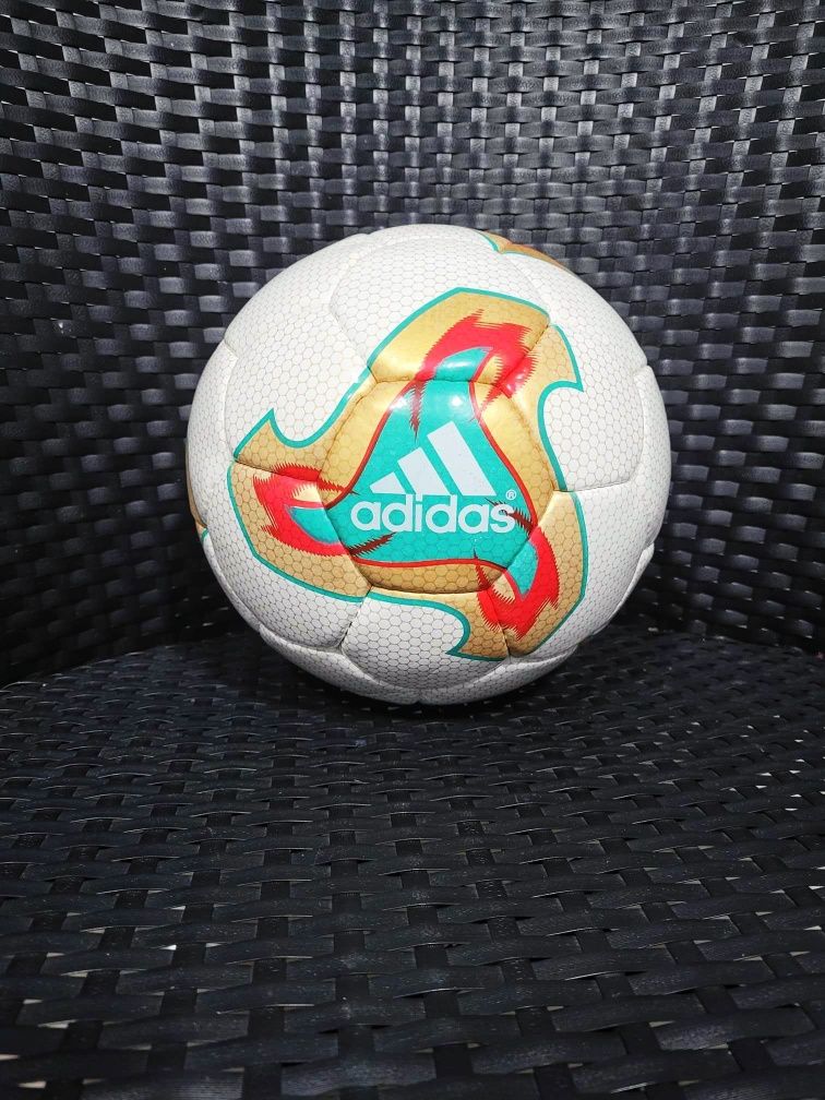 Piłka Adidas Fevernova MŚ 2002 Kolekcjonerska