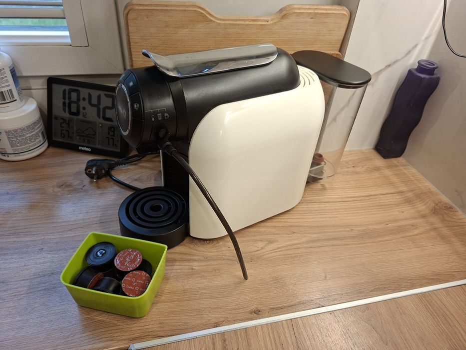 Ekspres do kawy, kapsułkowy Delta biały + kapsułki