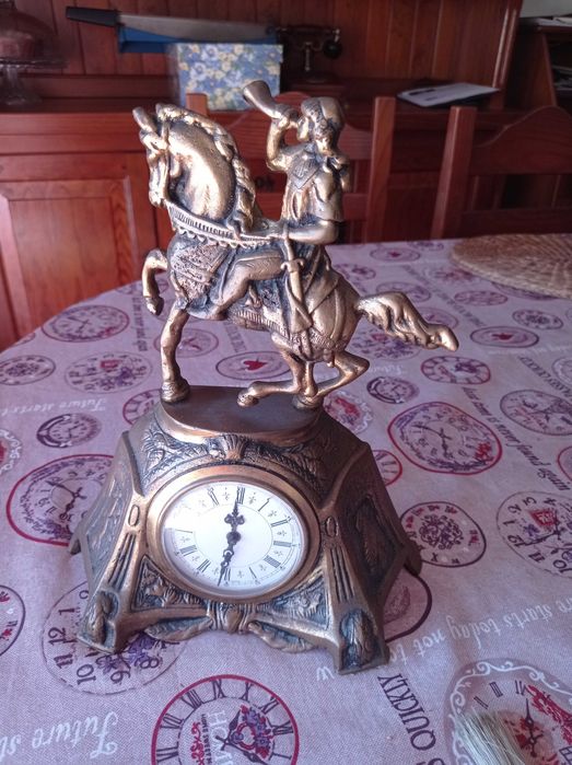 Relógio vintage de mesa - Cavaleiro a cavalo