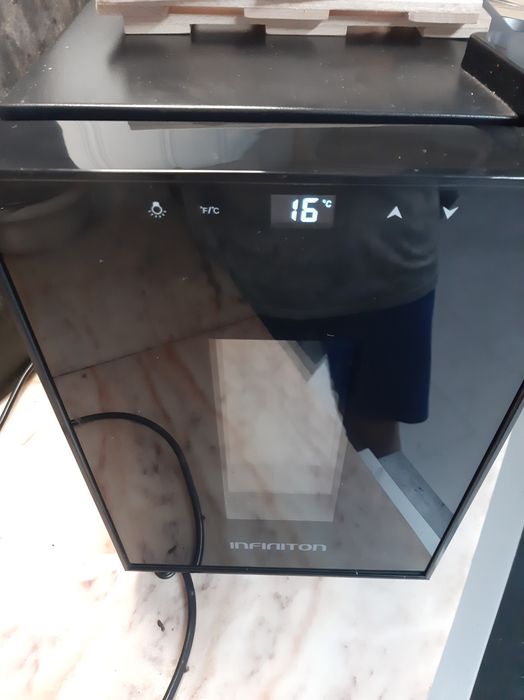 Arca de vinhos Vinoteca INFINITON WCL 6B