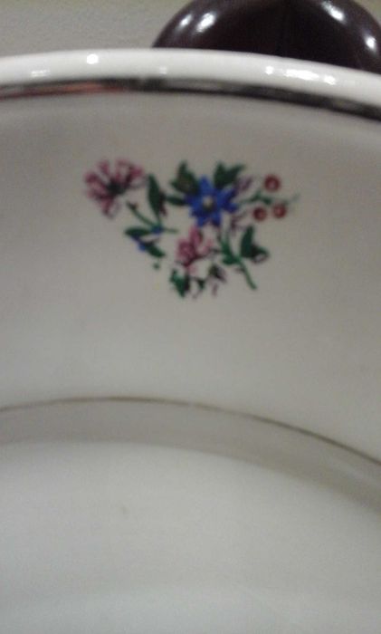 Conjunto de pratos antigos