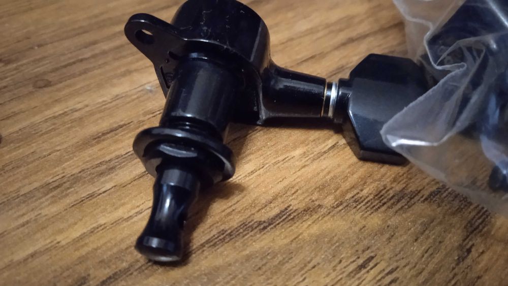 Dwa klucze Gotoh SG 381
