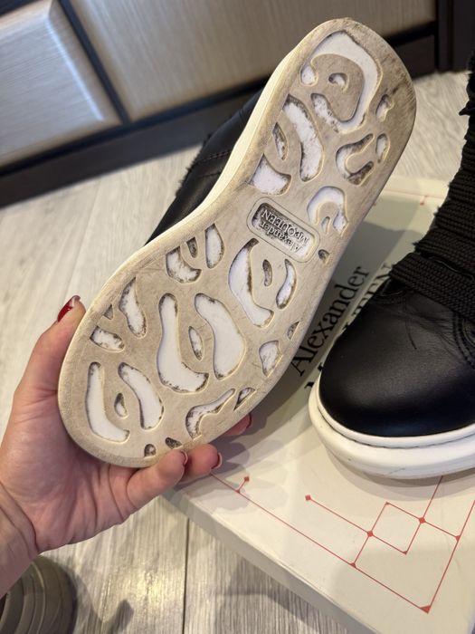 Продам брендові ботінки