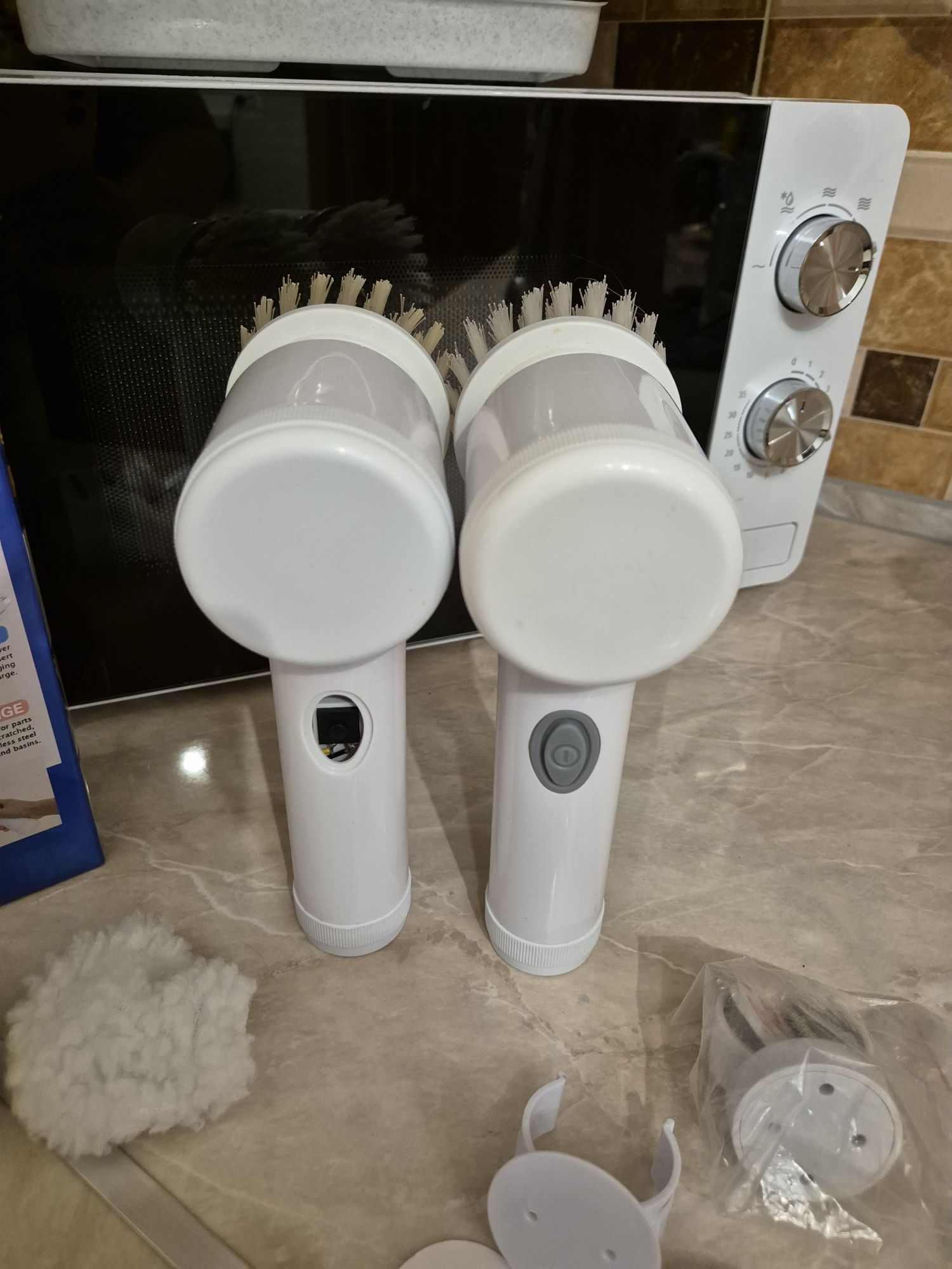 Продам дві электричні щітки для прибирання Magic Brush (щетка для убор