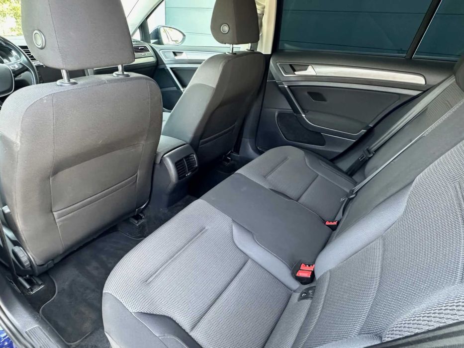 Volkswagen e-Golf      2018