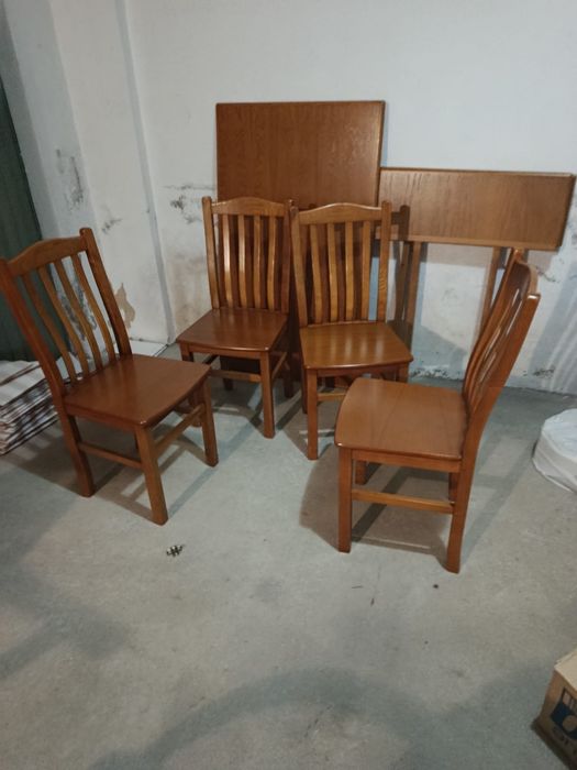 Mesa extensivel com 4 cadeiras