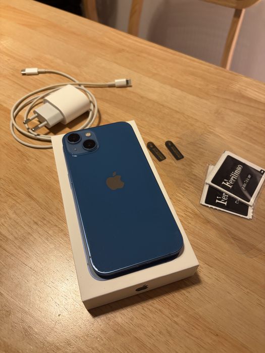 Iphone 13 128g azul (bateria 86%) com cargador e protectores de ecrã