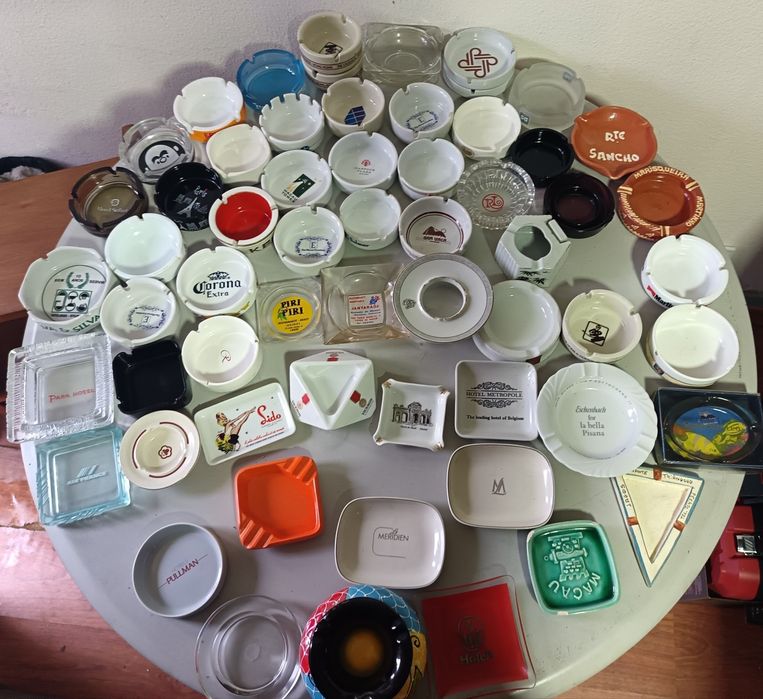 Coleção de cinzeiros 64