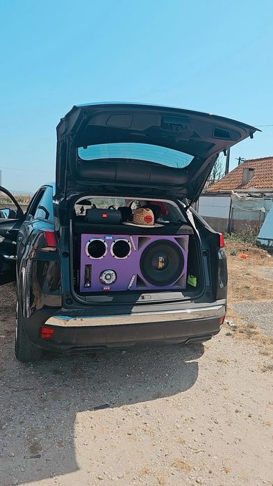 Som automotivo a tocar muito