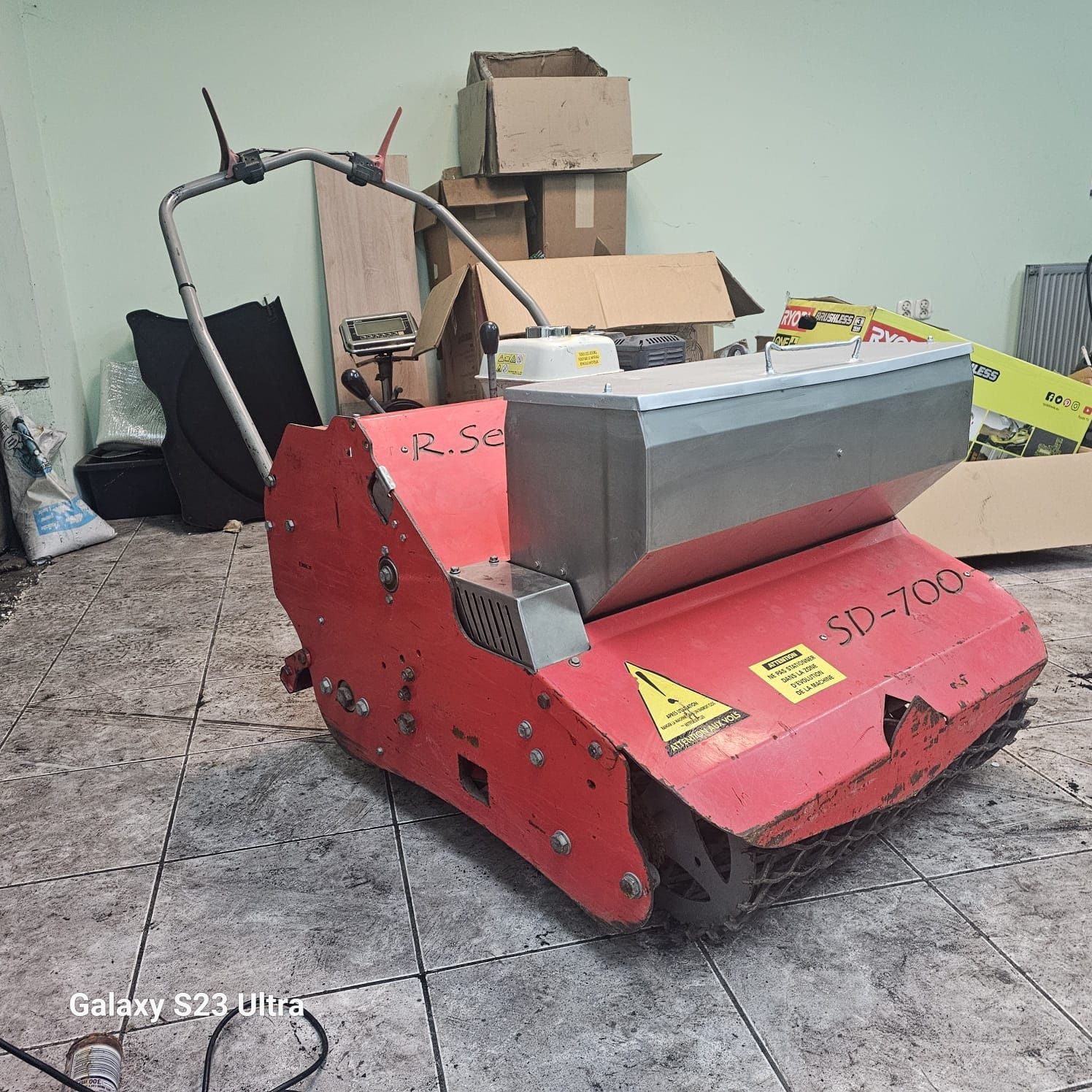 Siewnik do trawy, Siewnik rotadairon SD 700, profesjonalny siewnik