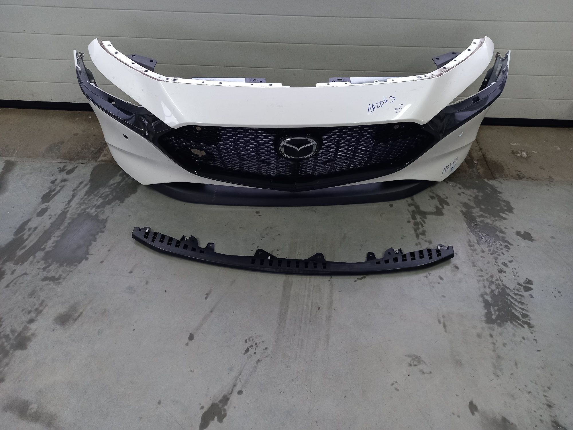 Mazda 3 BP zderzak przód