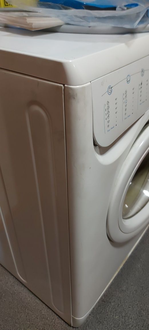Продам на запчастини пральні машинки Indesit w105tx