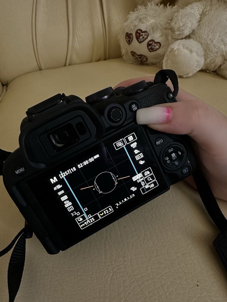 Canon EOS R10.