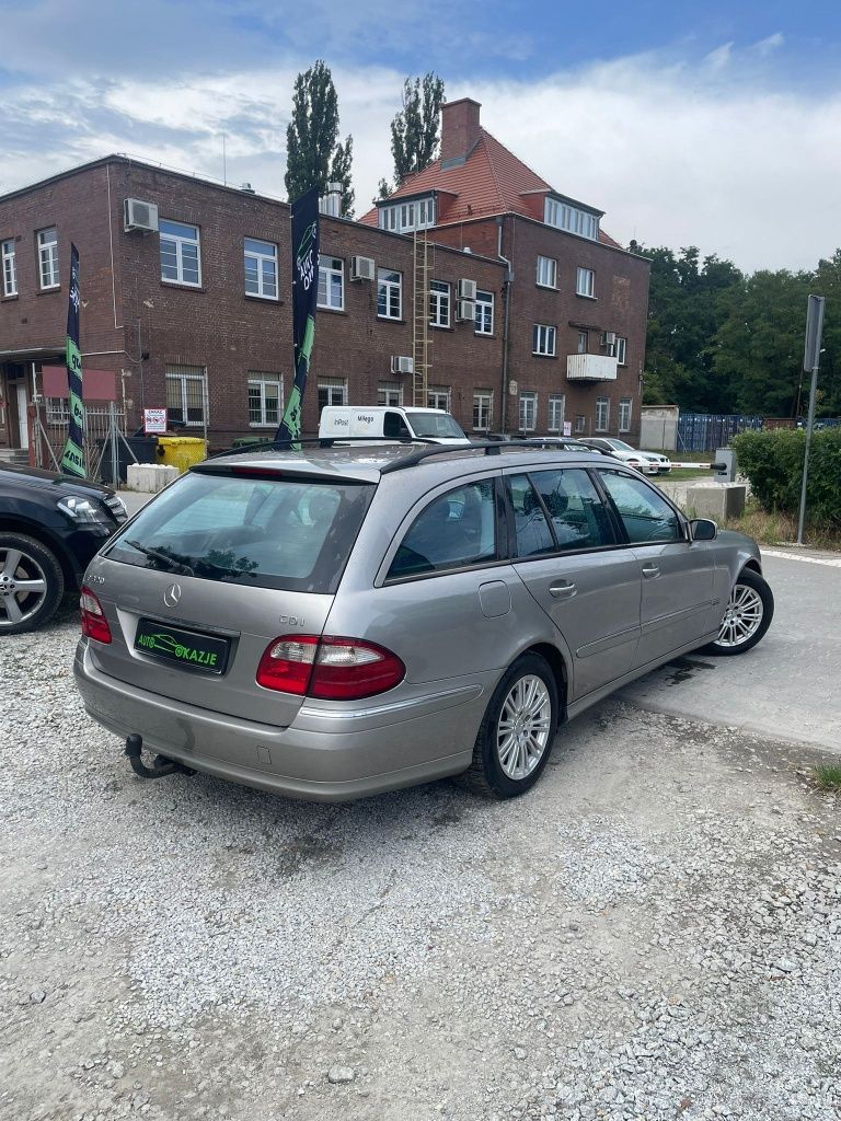 Mercedes - Benz E320 / 3.2d// AUTOMAT// klima// alu// hak// 204 KM//