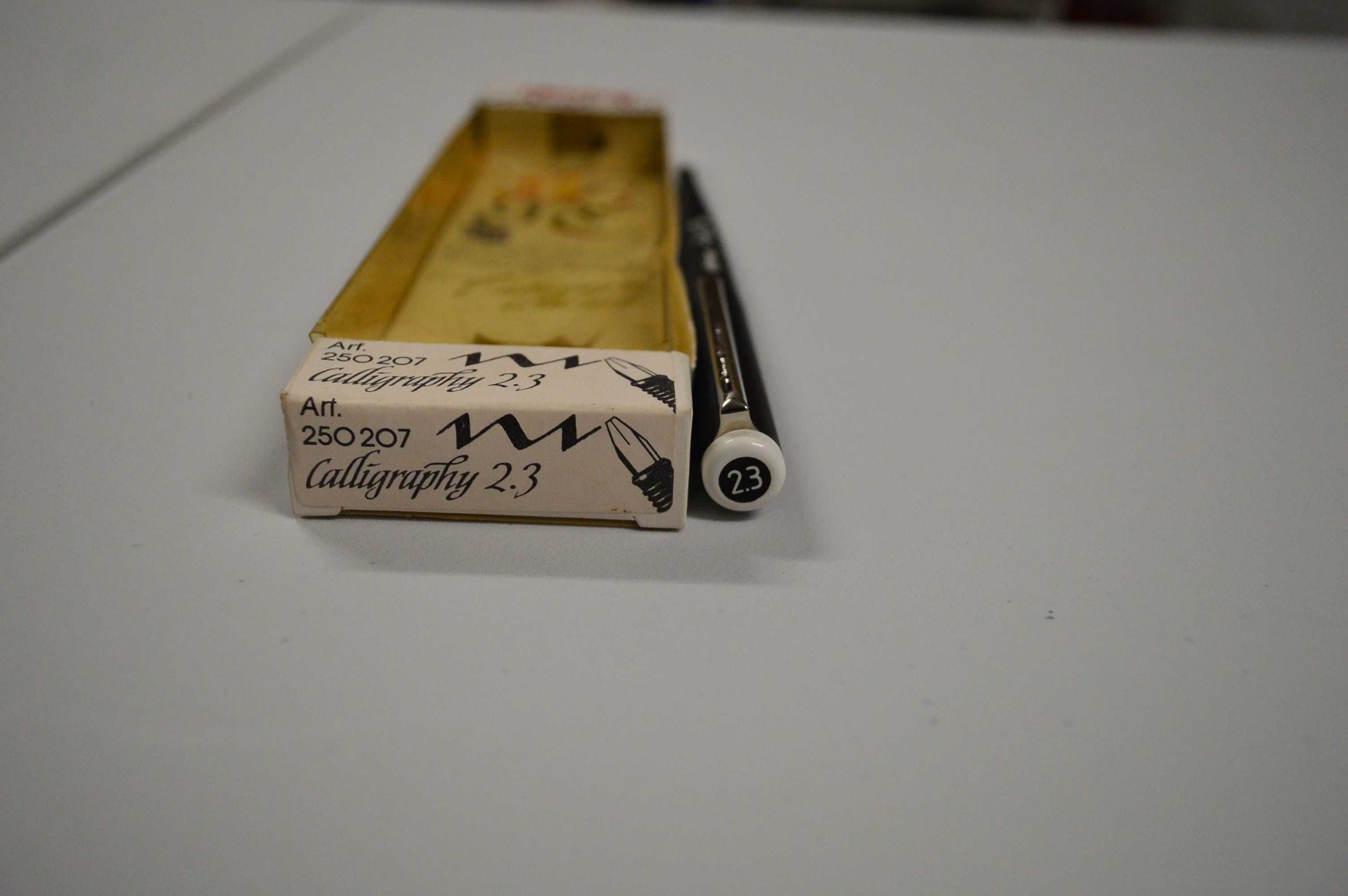 Caneta Rotring Art pen Calligraphy 2.3