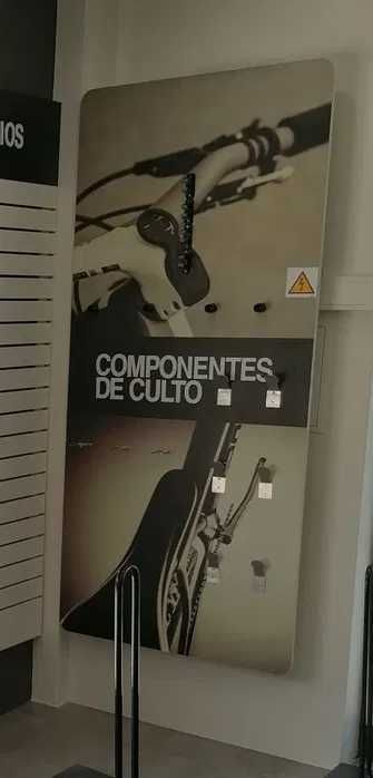 Mobiliário loja de bicicletas