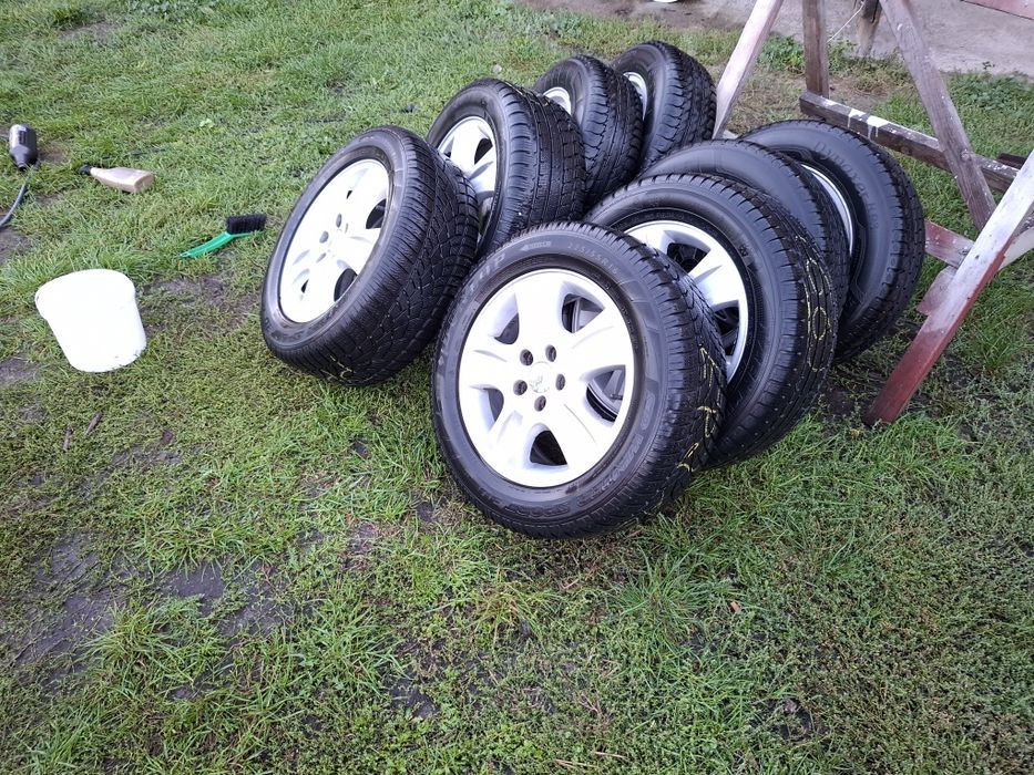Felgi aluminiowe z oponami zimowimy ford