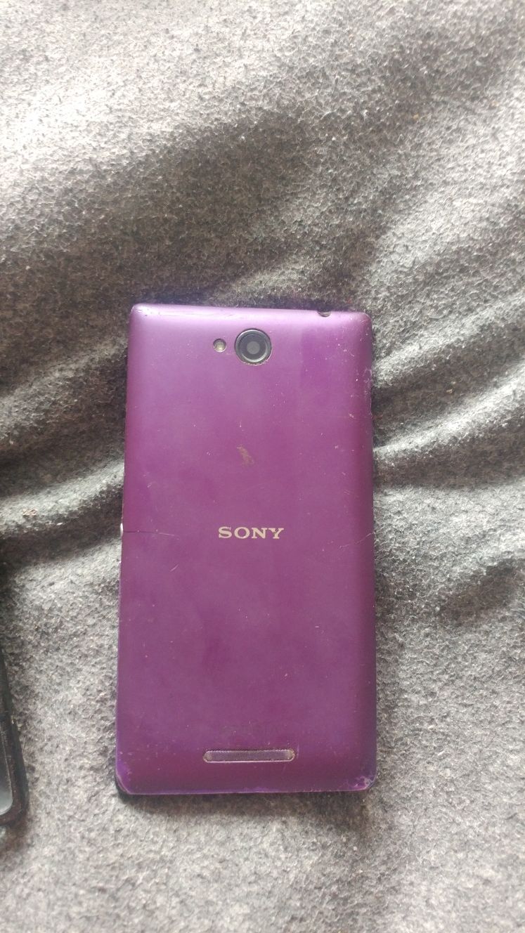 Sony xperia c под починку не работает батарея продам с чехлом вместе