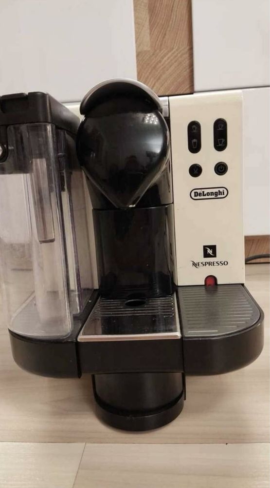DeLonghi EN660 ekspres do kawy kapsulki nespresso spieniacz mleka