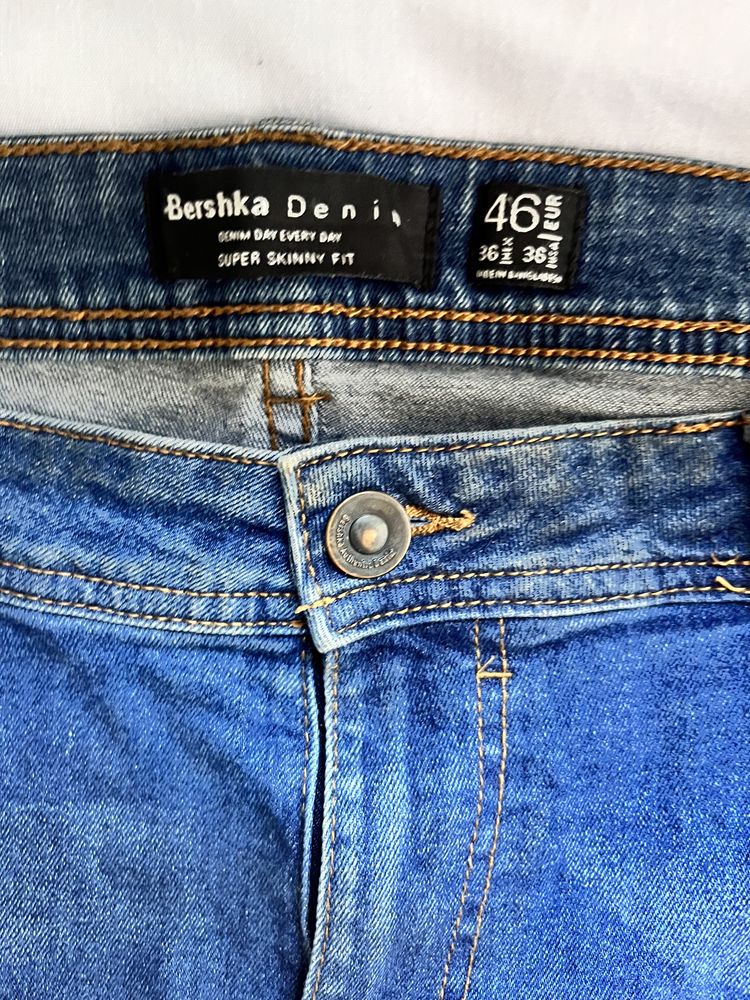 CALÇA JEANS BERSHKA TAMANHO 46