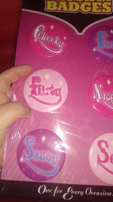 подарок девушке набор значков крупные naughty badges saucy sexy секси