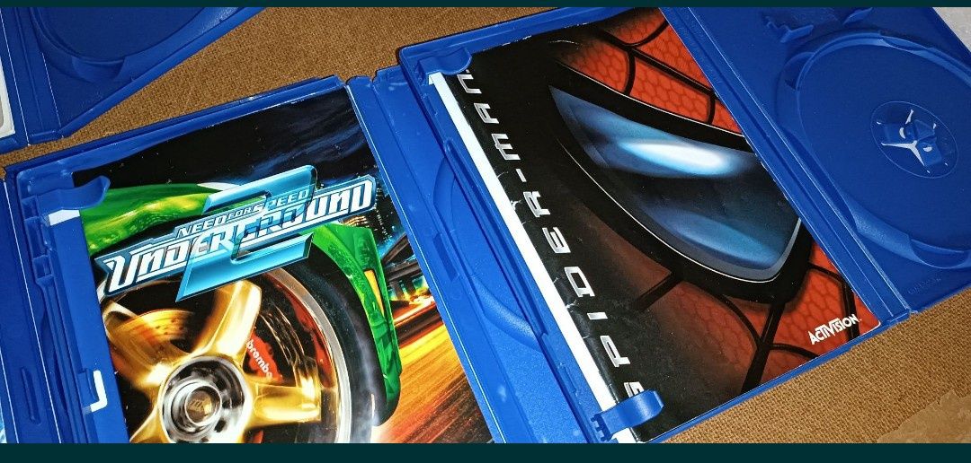 Caixas de jogos com manuais vazias na sua maioria PS 2 e PSP