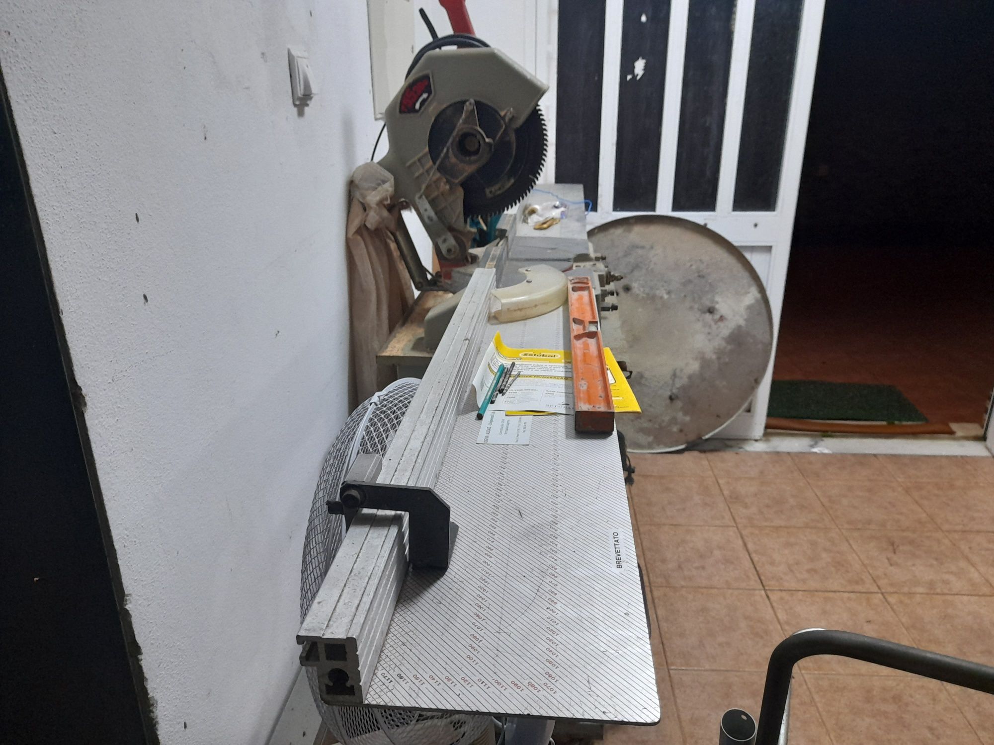 Maquina de corte de madeira e acrilico