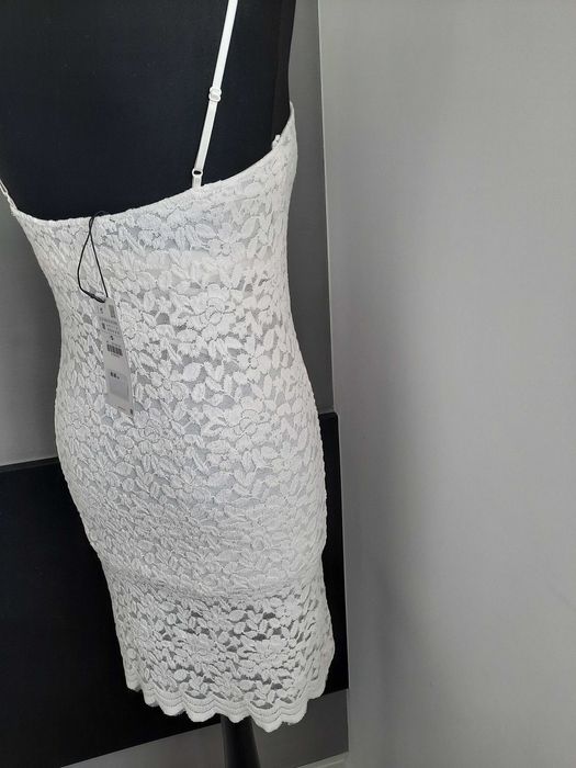 Sukienka koronkowa mini Zara łamana biel wpadająca w ecru wesele ślub