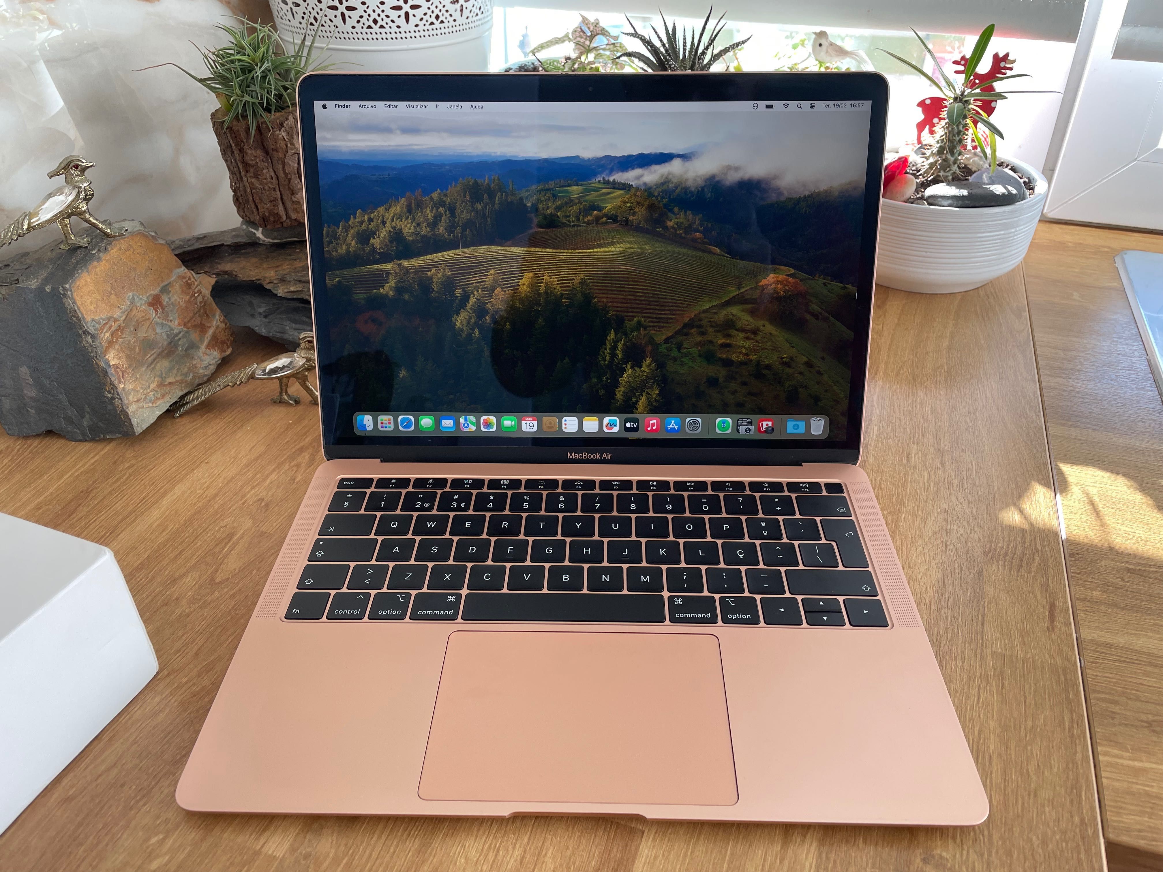 MacBook Air 13” 2019 Gold Retina Como Novo