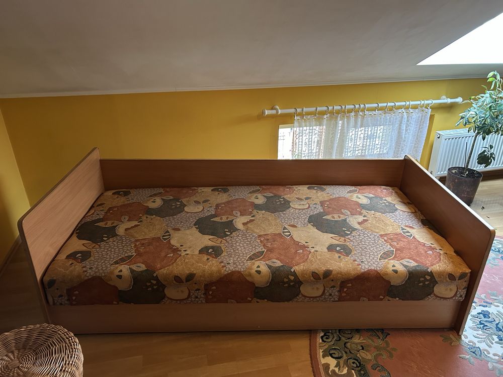 Tapczan jednoosobowy w bardzo dobrym stanie